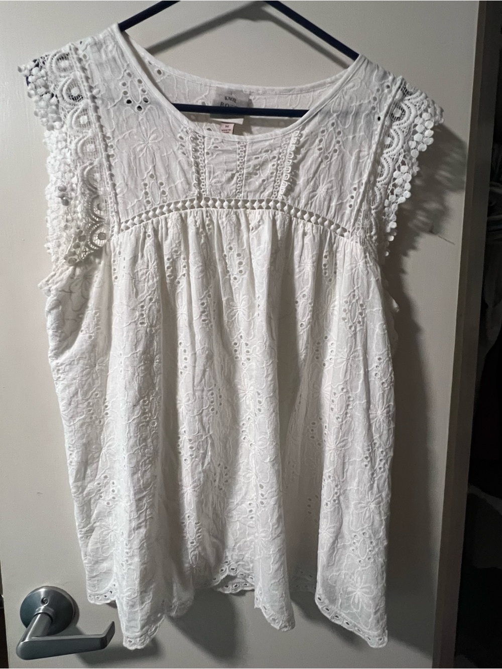Knox Rose White Eyelet Crochet Sleeve Tunic Top - Picture 3 of 5